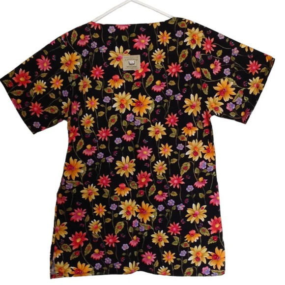 Cottonality Women's Scrub Top Size XS Flowers Ladybugs Medical Uniform Nurse - Picture 4 of 7